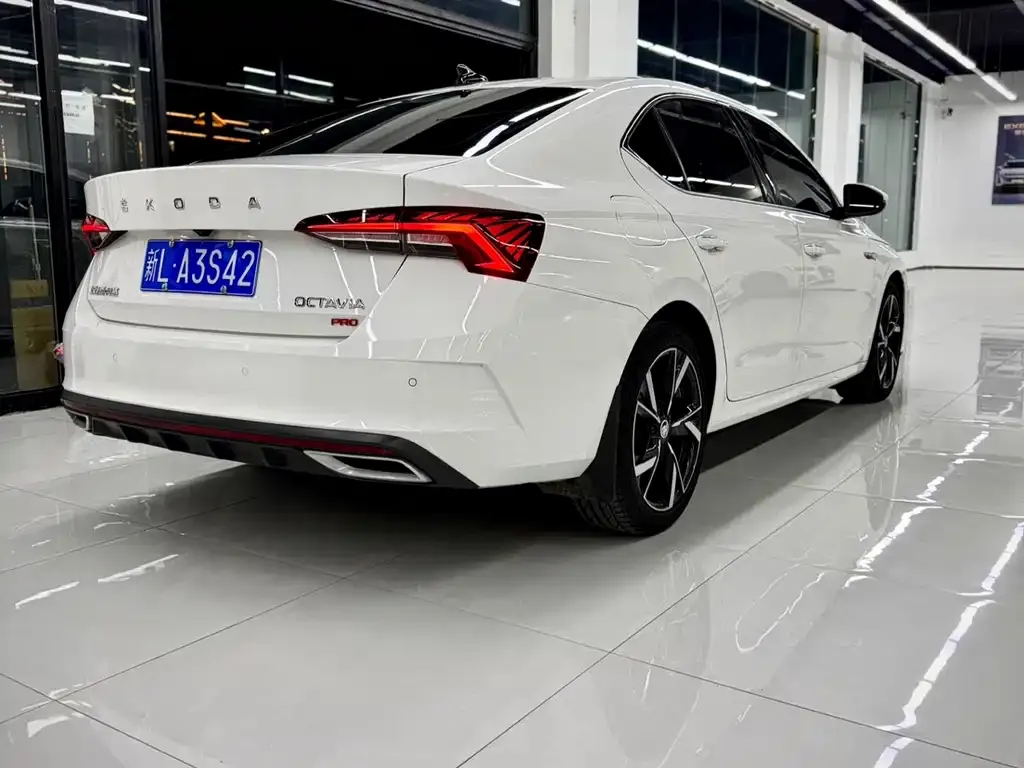 Skoda Octavia — фото 6