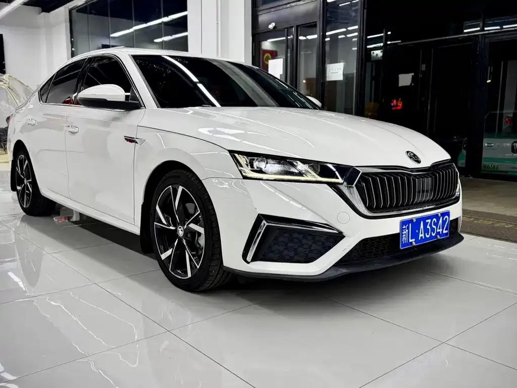 Skoda Octavia — фото 8