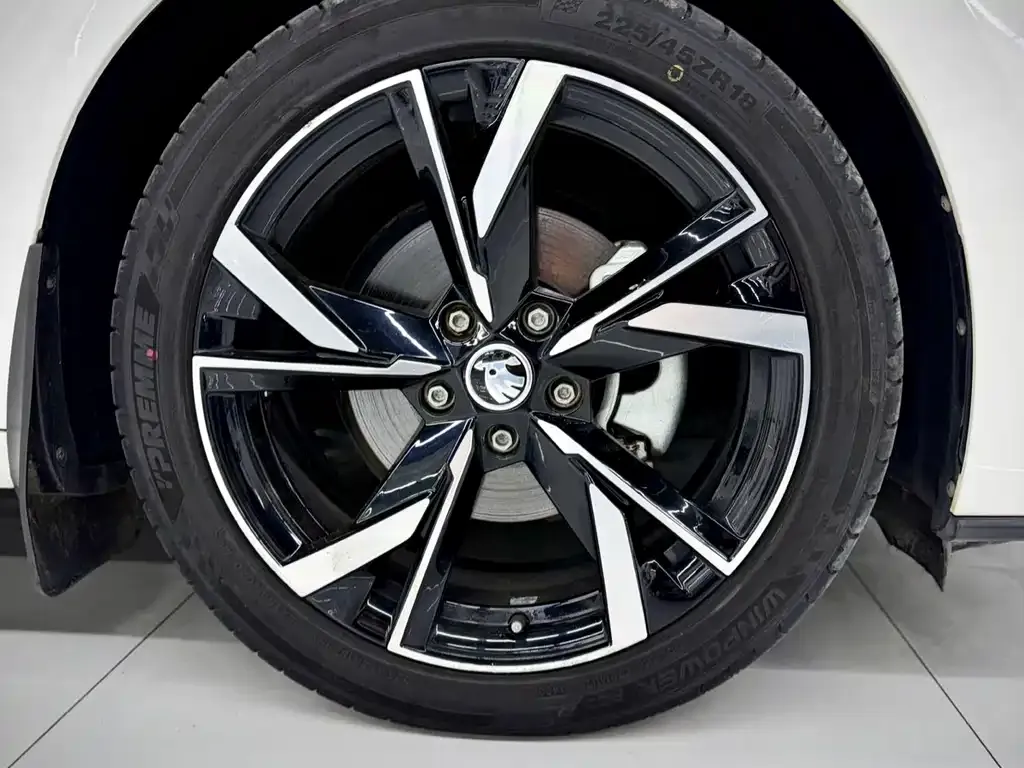 Skoda Octavia — фото 9