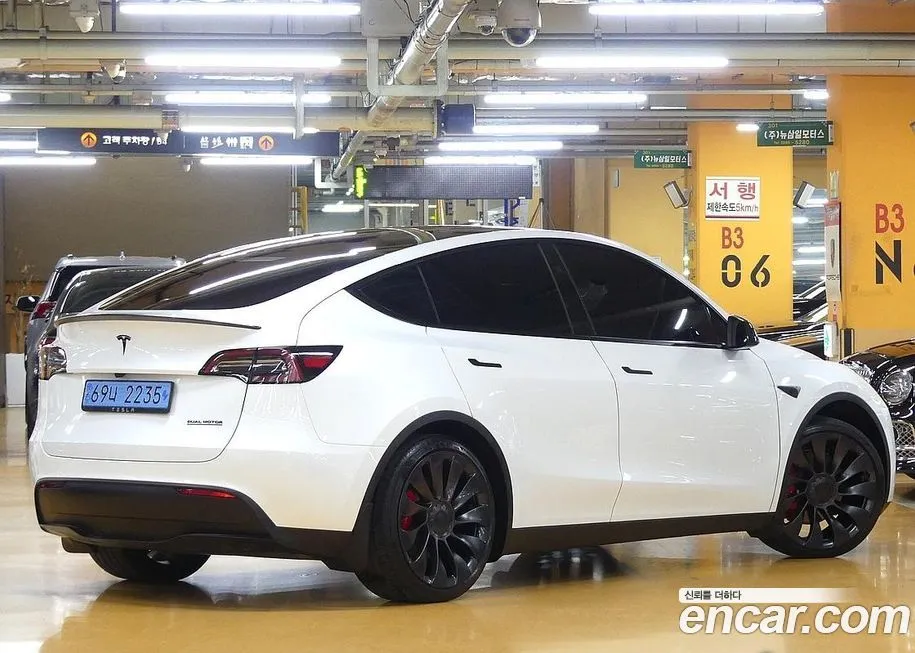Tesla Model Y 2024 из KR, фото 2