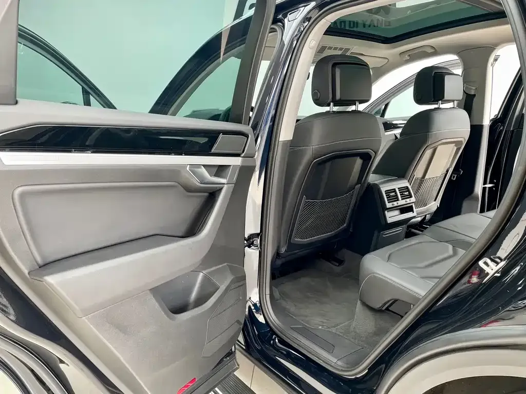 Volkswagen Touareg 2023 из CN, фото 10