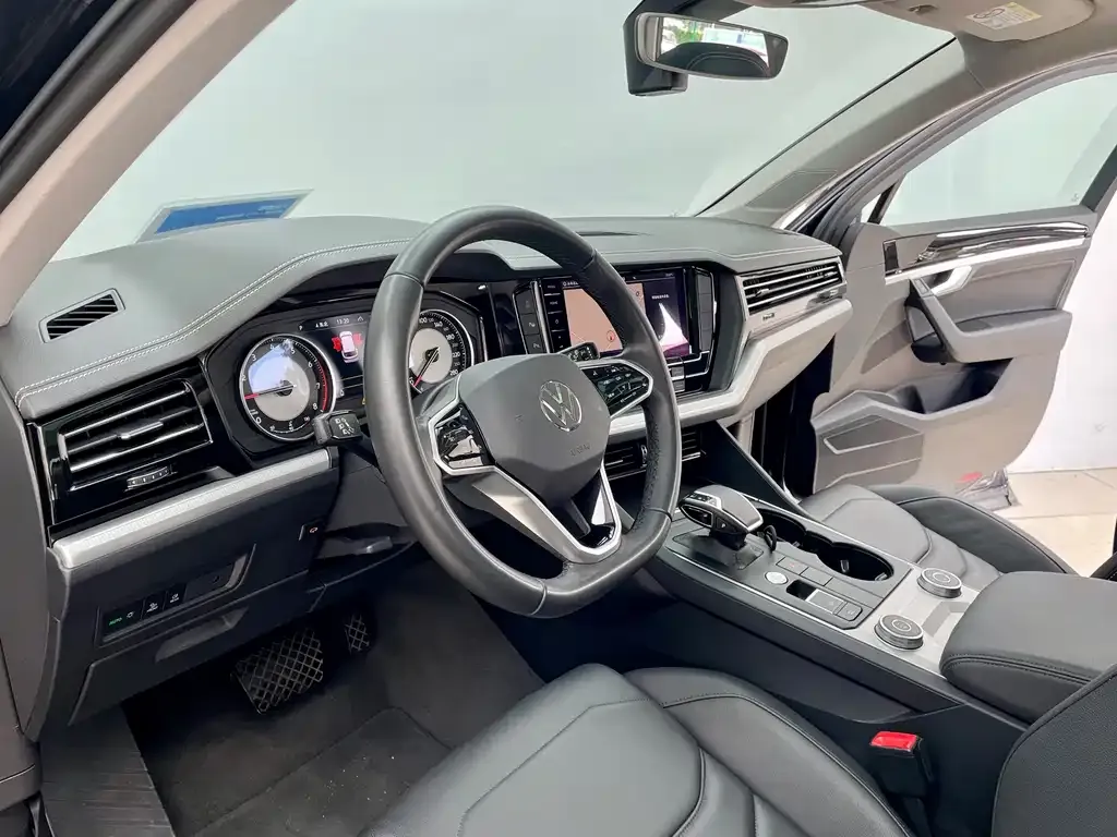 Volkswagen Touareg 2023 из CN, фото 7