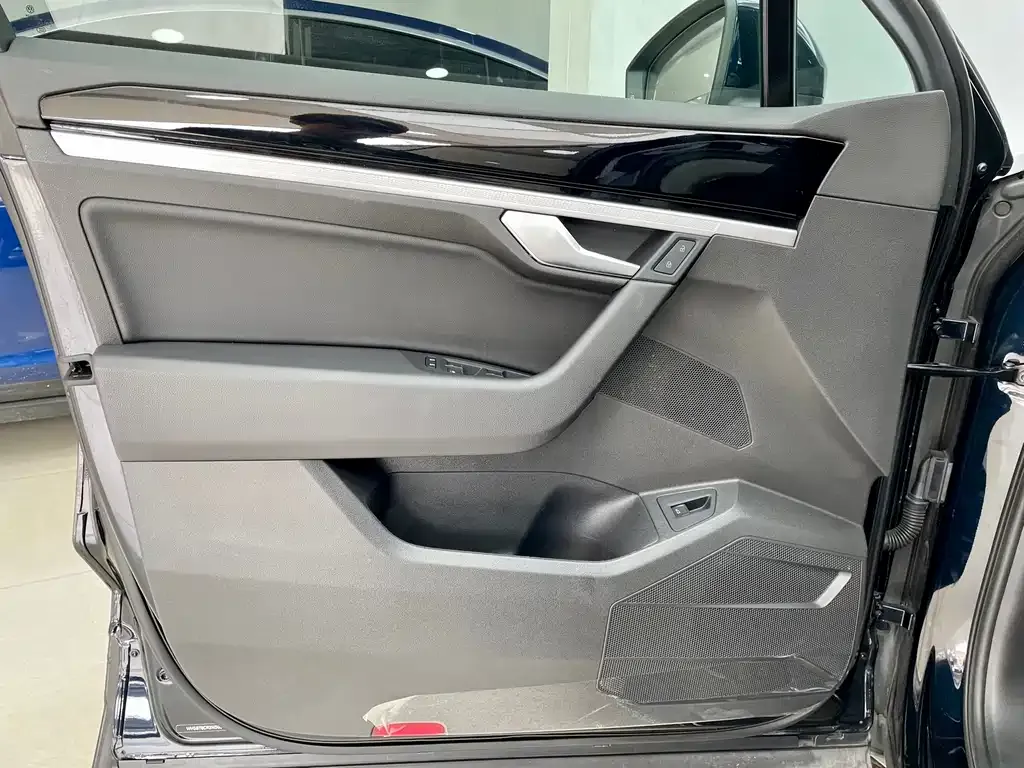 Volkswagen Touareg 2023 из CN, фото 8
