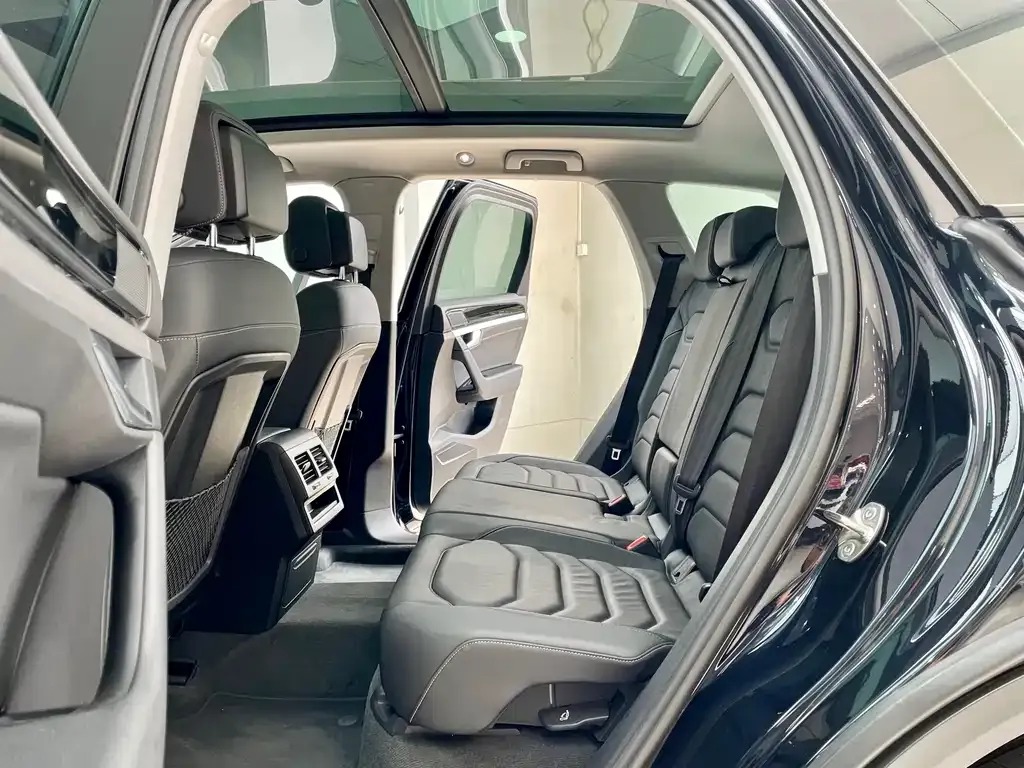 Volkswagen Touareg 2023 из CN, фото 9