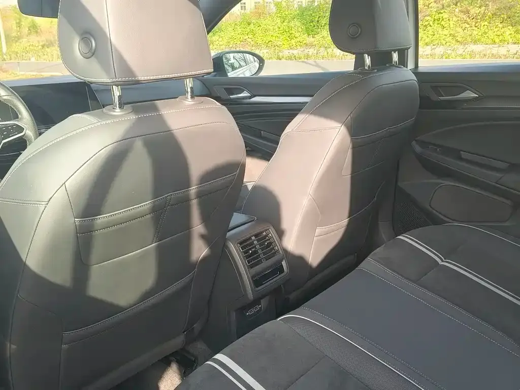 Volkswagen Golf 2022 из CN, фото 5