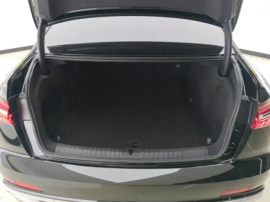 Audi A6L 2023 из CN, фото 4