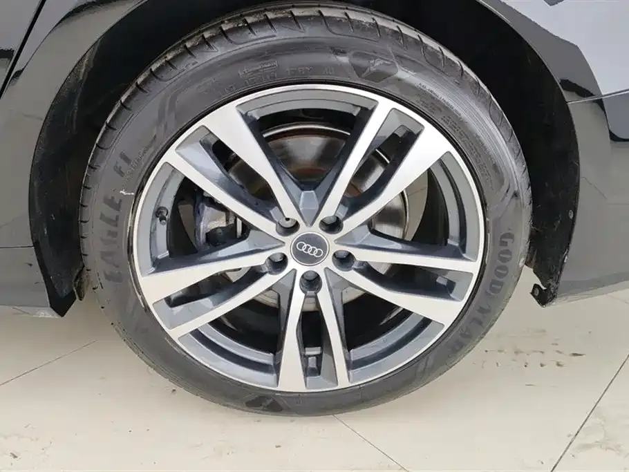 Audi A6L 2023 из CN, фото 6