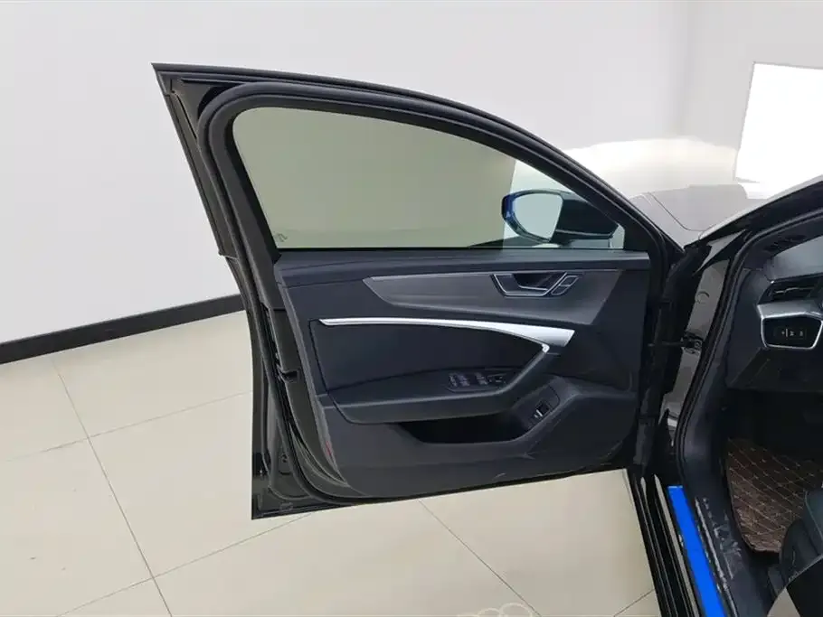Audi A6L 2023 из CN, фото 7