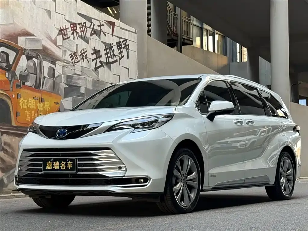Toyota Sienna 2023 из CN, фото 1