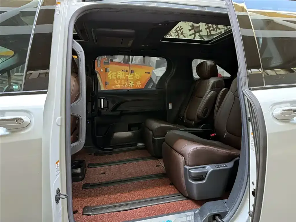 Toyota Sienna 2023 из CN, фото 10