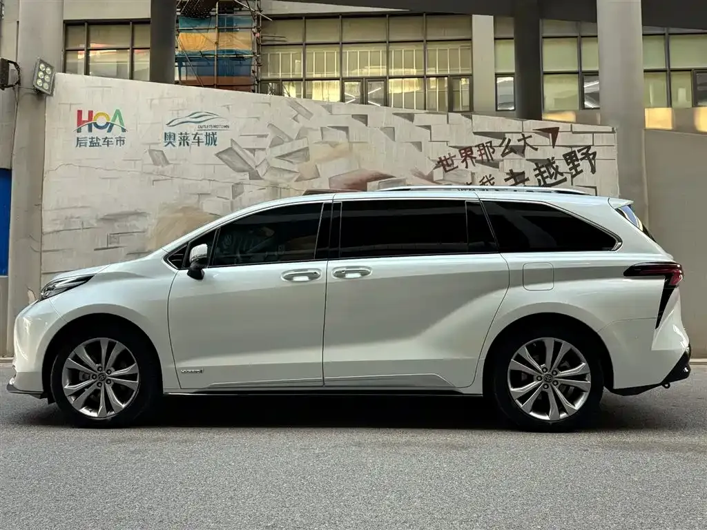 Toyota Sienna 2023 из CN, фото 3