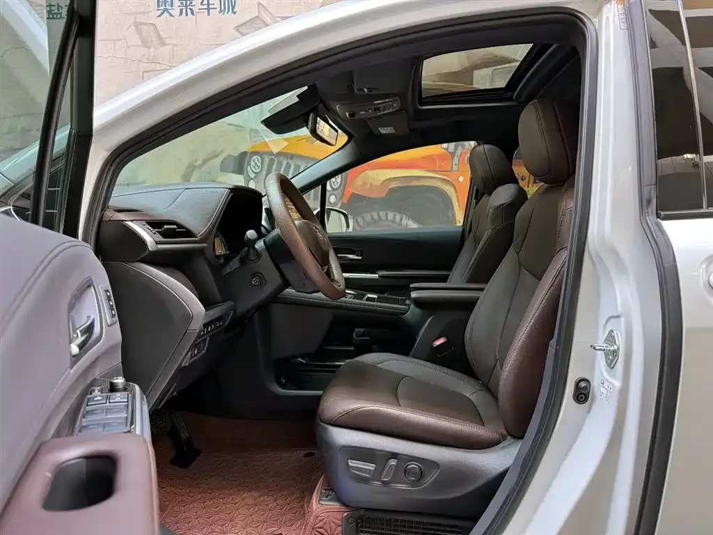 Toyota Sienna 2023 из CN, фото 9