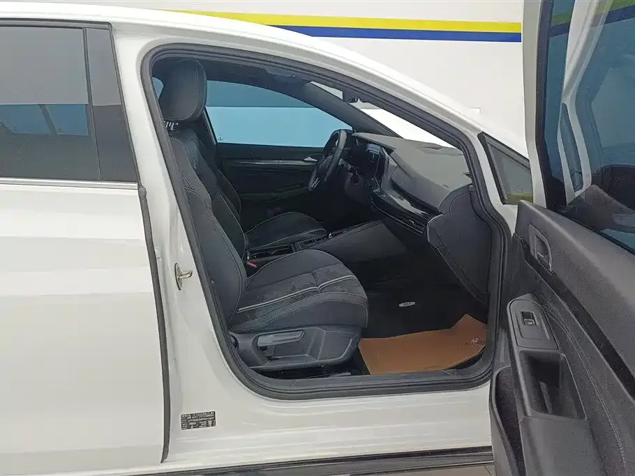Volkswagen Golf 2023 из CN, фото 8