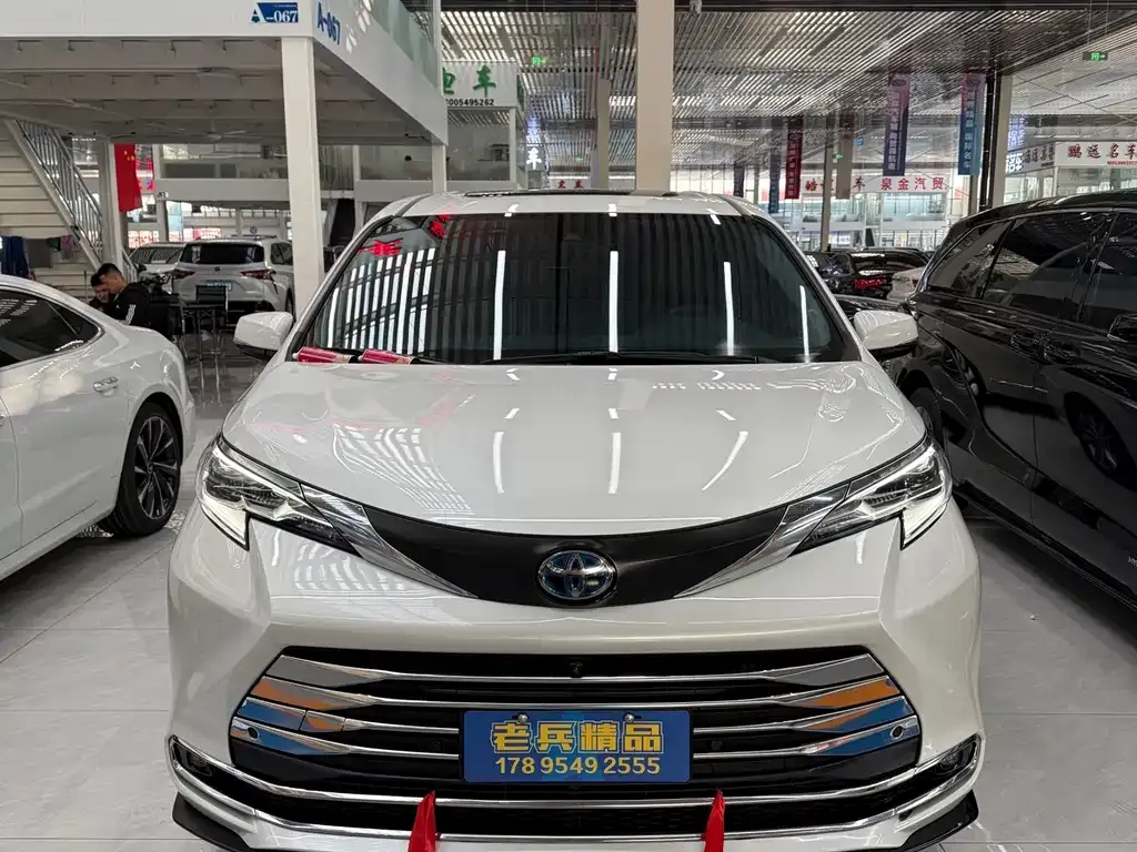 Toyota Sienna 2024 из CN, фото 1
