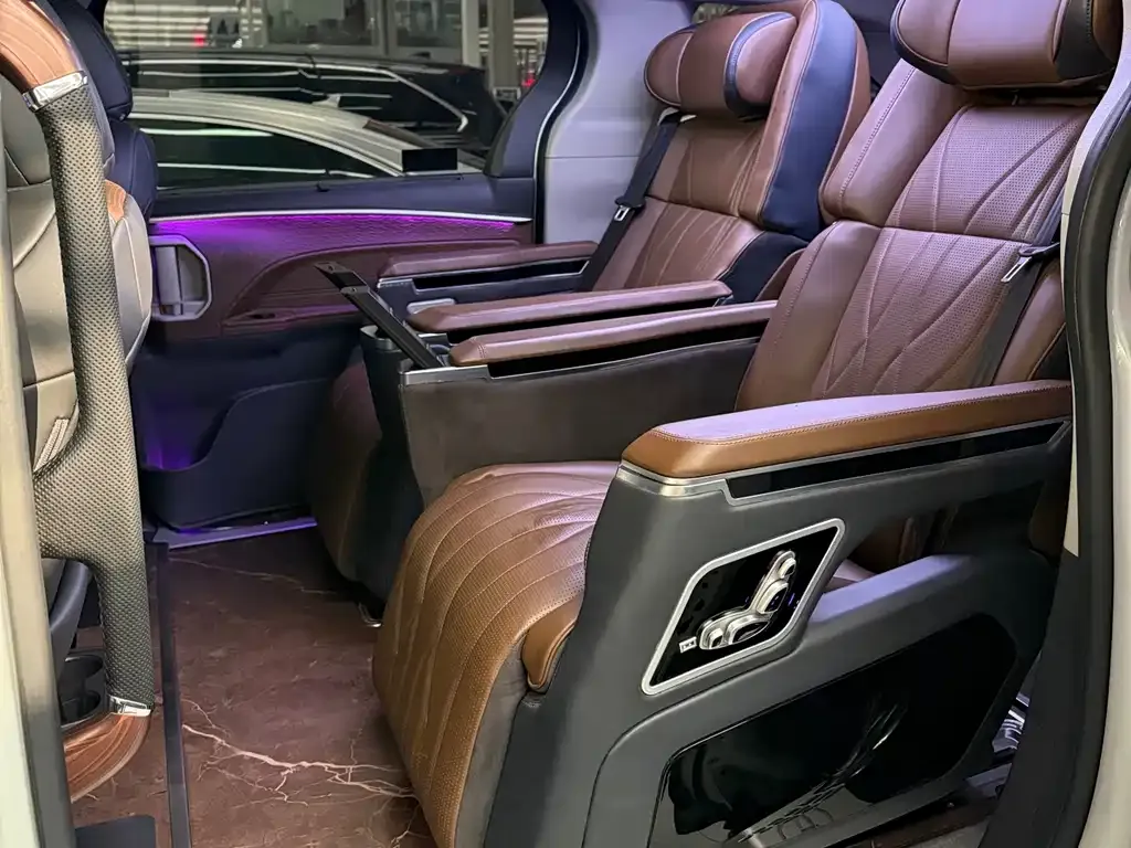 Toyota Sienna 2024 из CN, фото 4