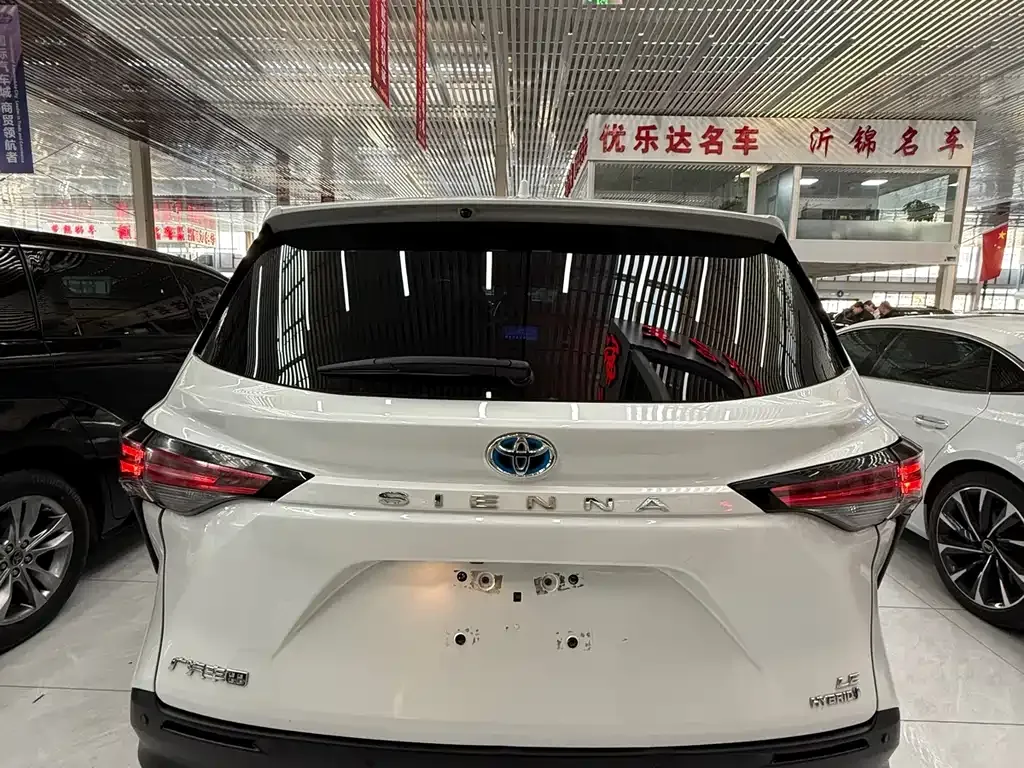 Toyota Sienna 2024 из CN, фото 6
