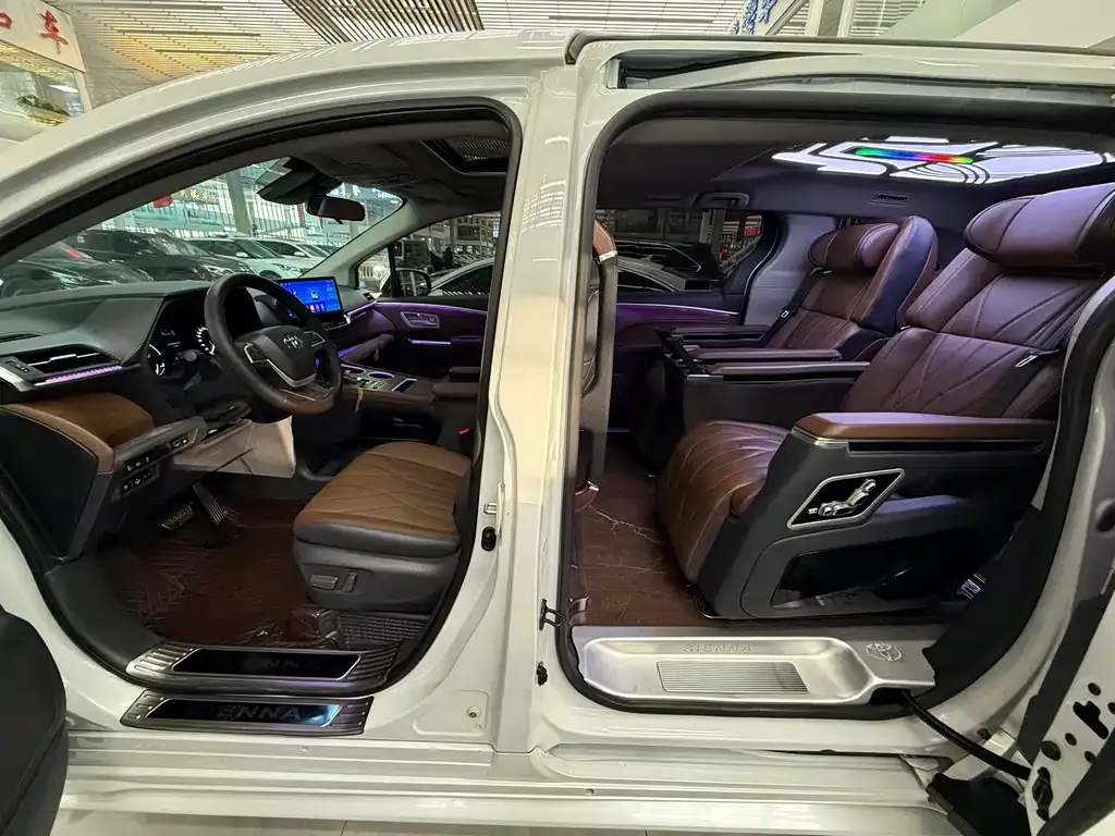 Toyota Sienna 2024 из CN, фото 7