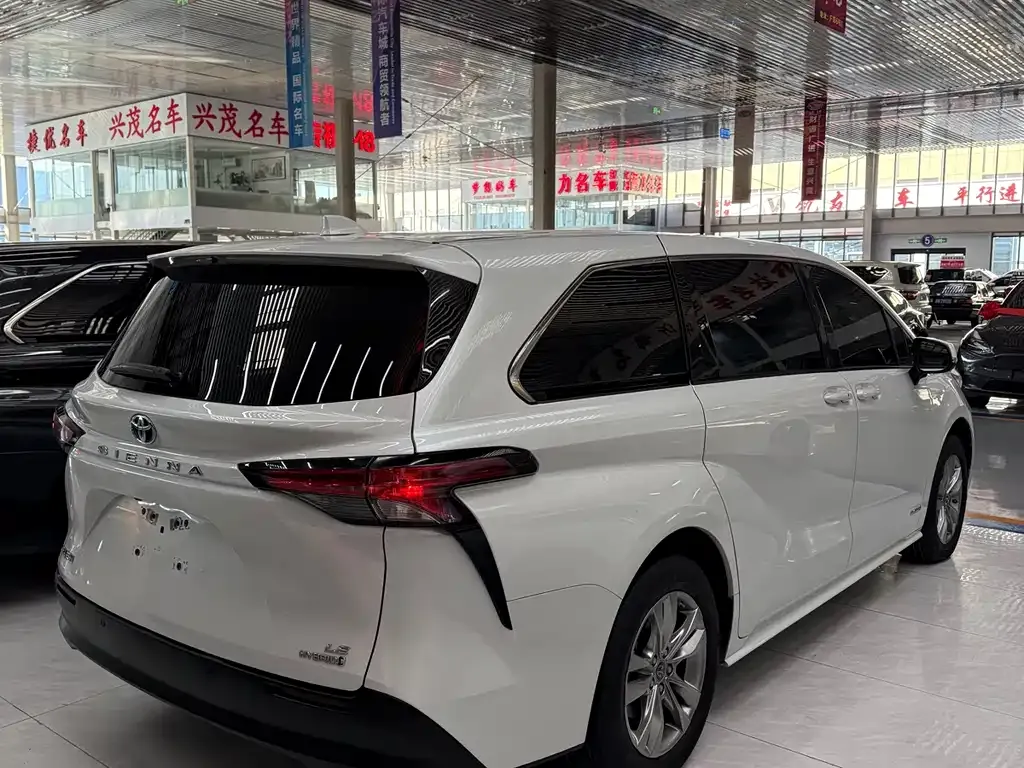 Toyota Sienna 2024 из CN, фото 9