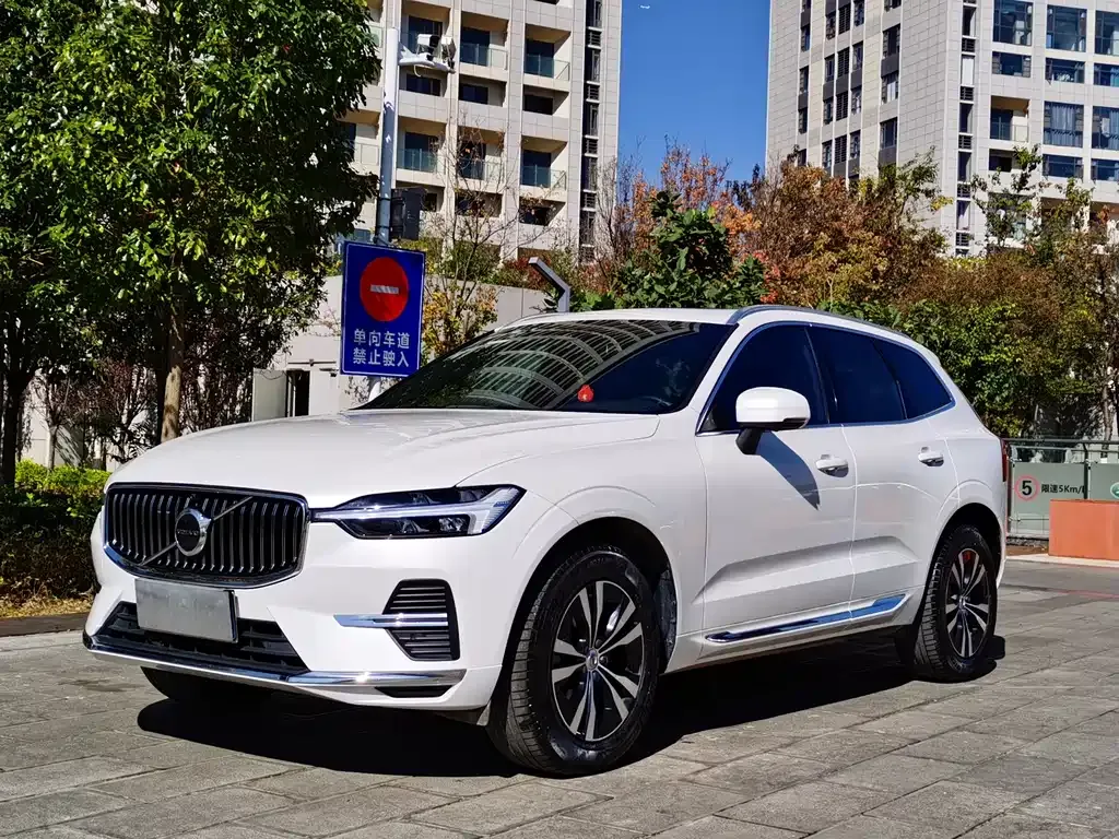 Volvo XC60 — фото 1