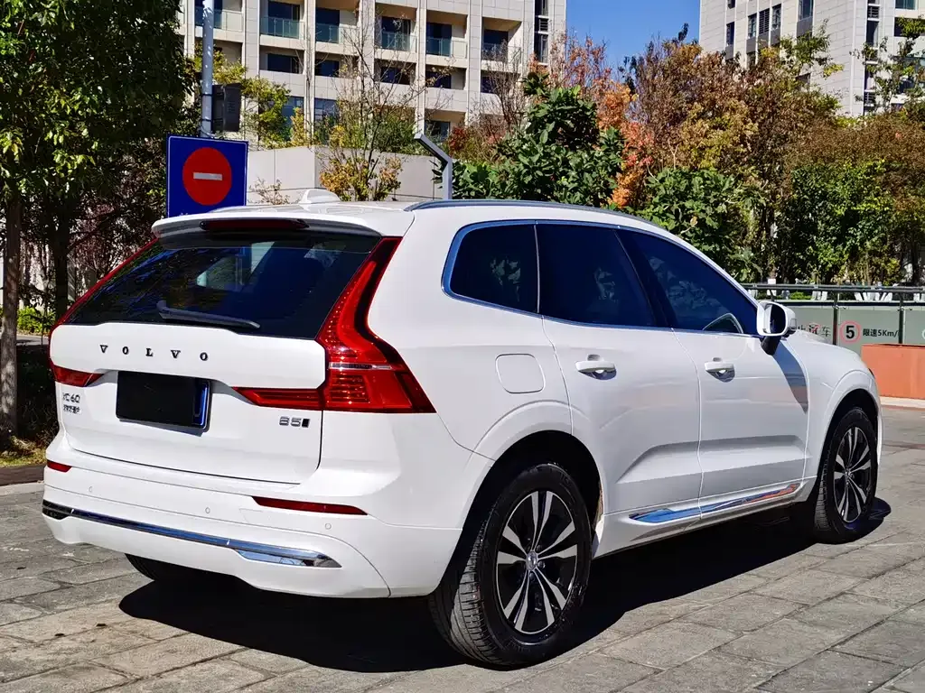 Volvo XC60 — фото 7