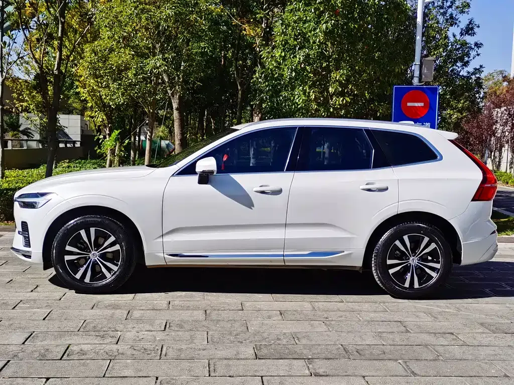 Volvo XC60 — фото 8