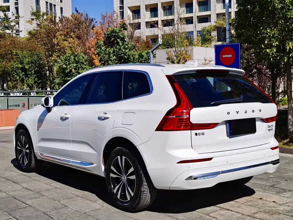 Volvo XC60 — фото 9