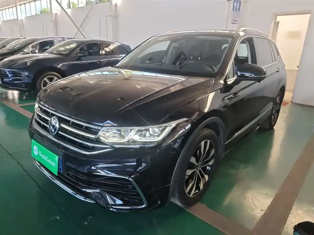 Volkswagen Tiguan L — фото 1