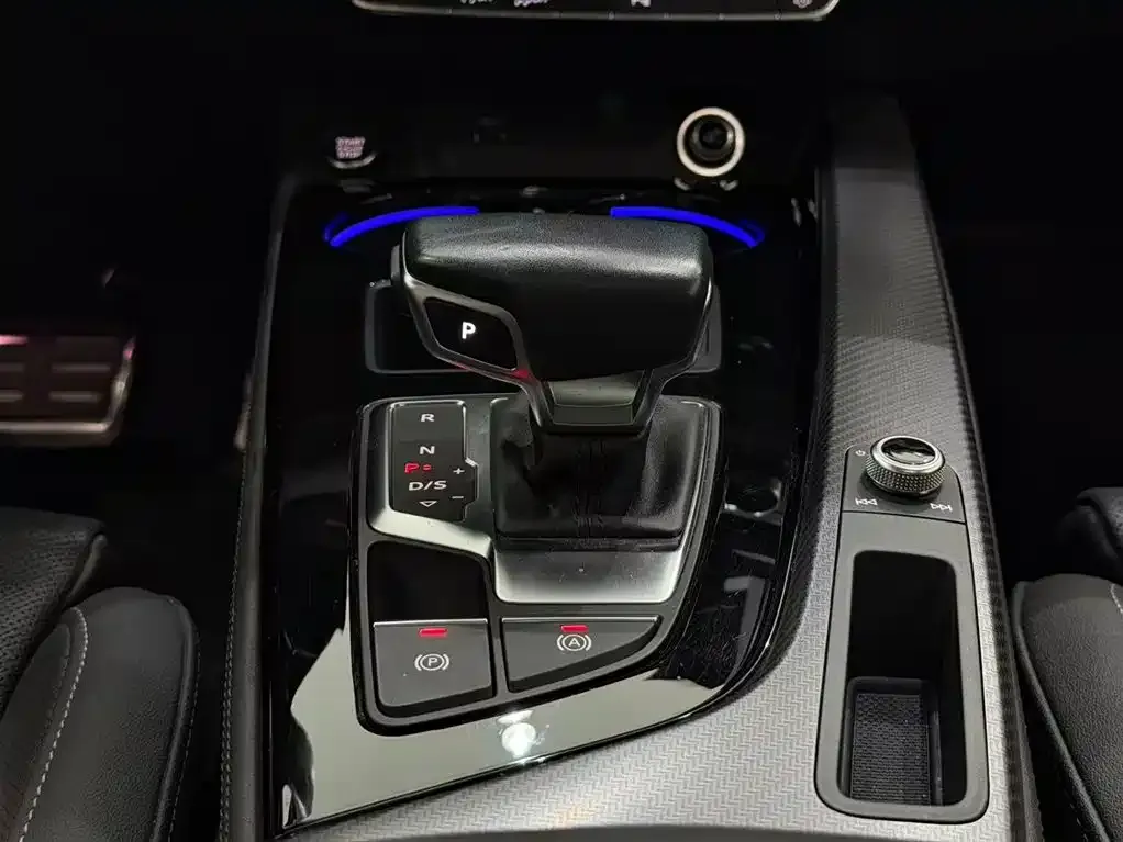 Audi A4L 2023 из CN, фото 10