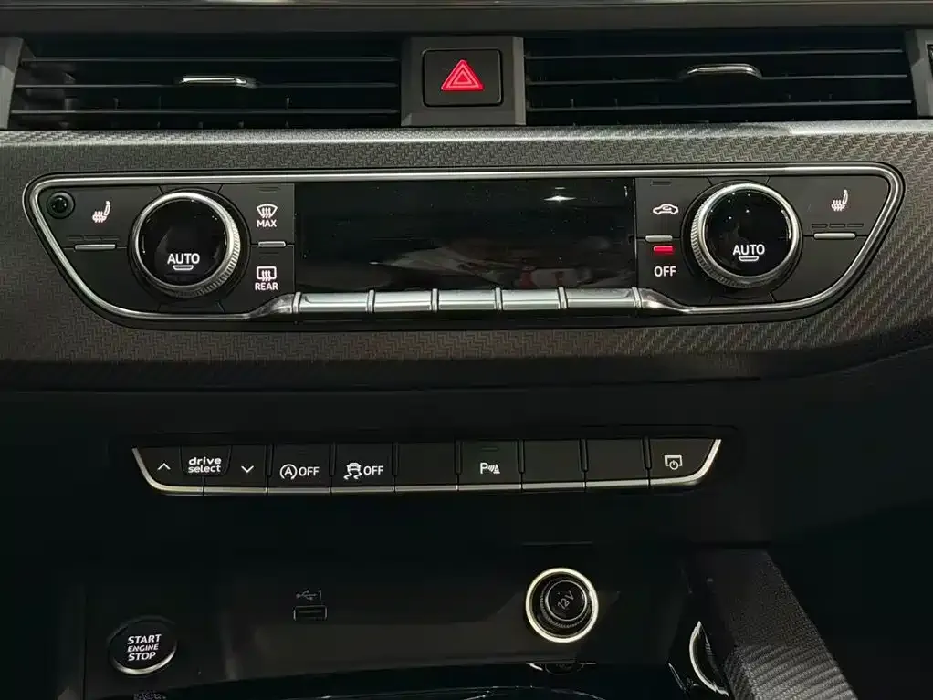 Audi A4L 2023 из CN, фото 9