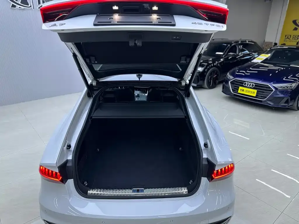 Audi A7 2022 из CN, фото 10