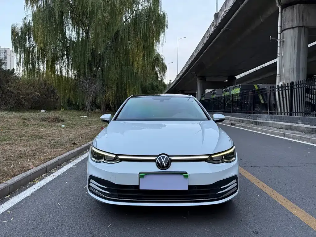 Volkswagen Golf 2022 из CN, фото 2