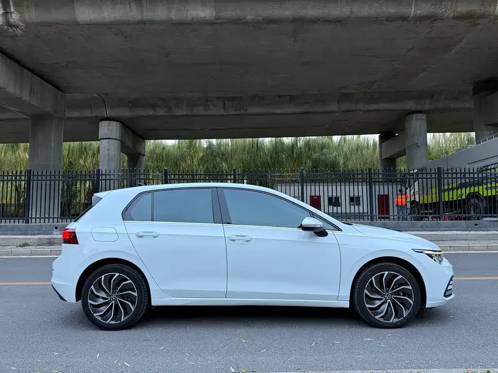 Volkswagen Golf 2022 из CN, фото 4