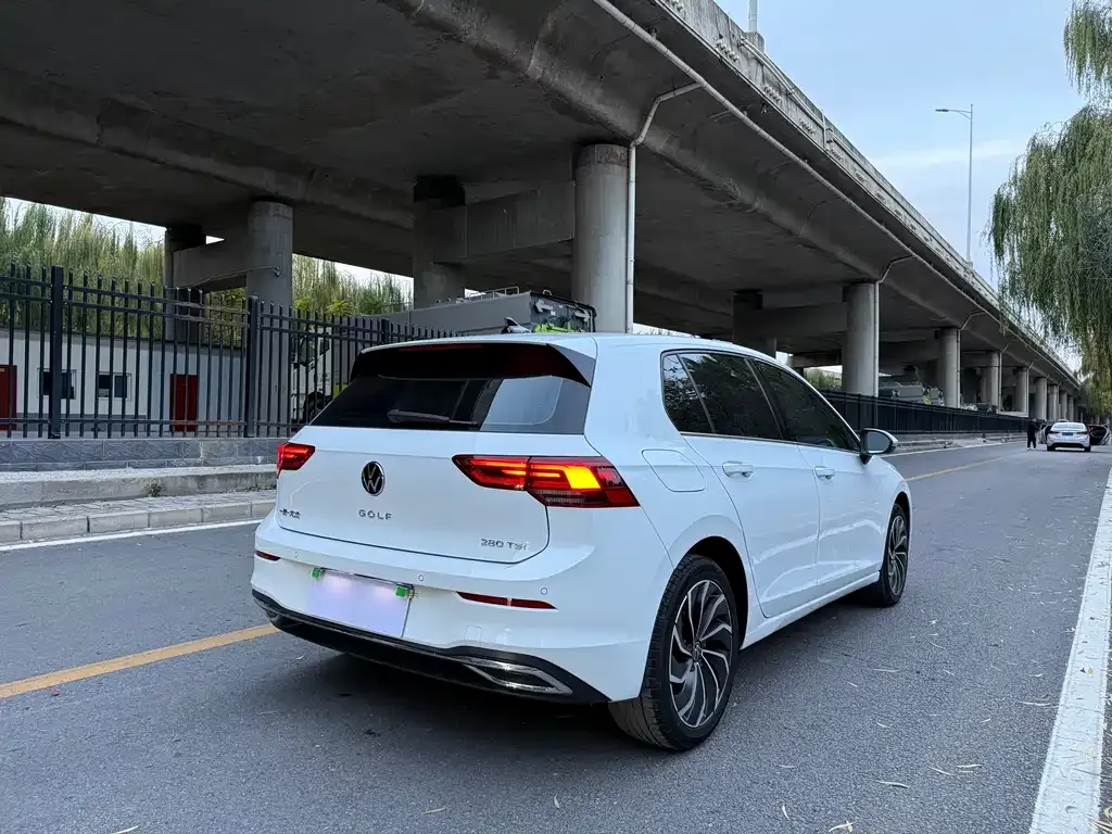 Volkswagen Golf 2022 из CN, фото 5