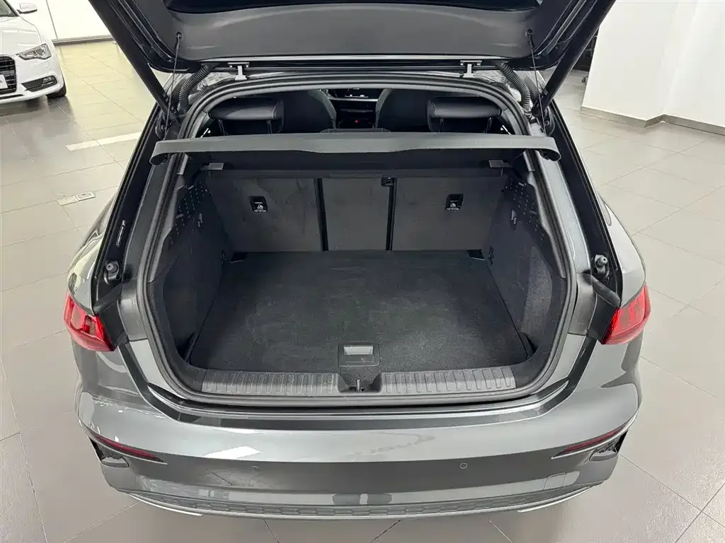 Audi A3 2023 из CN, фото 9