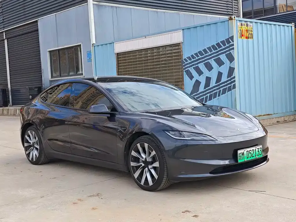 Tesla Model 3 — фото 1