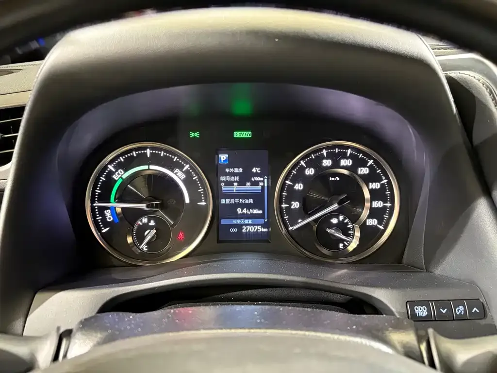 Toyota Vellfire — фото 10