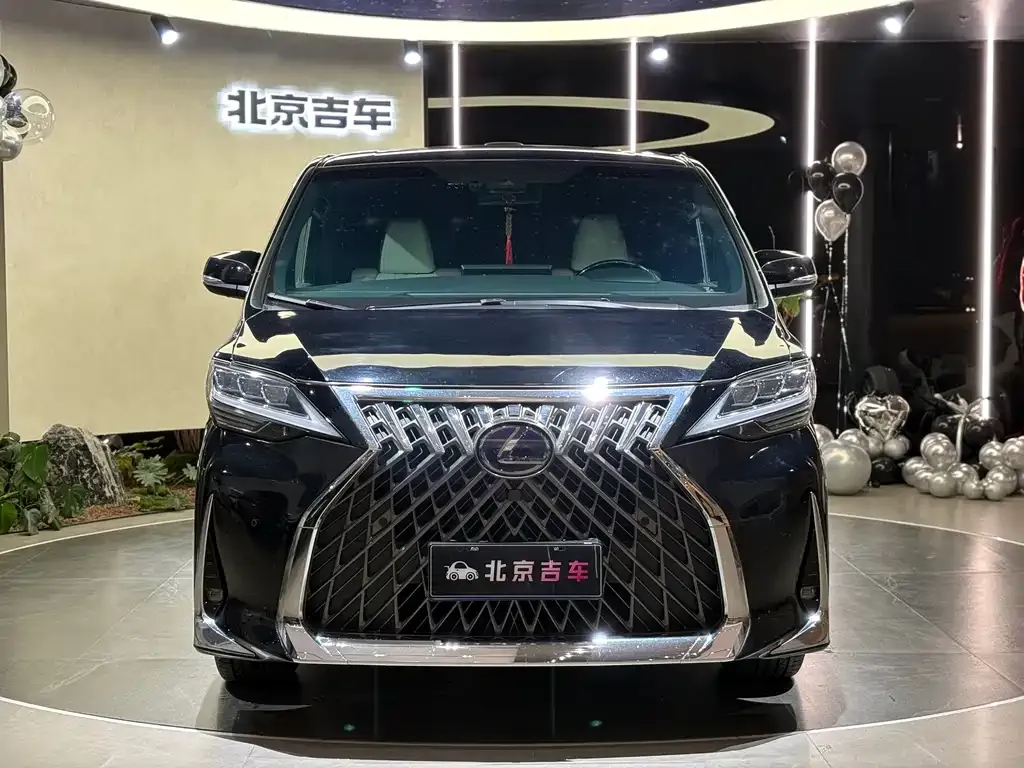 Toyota Vellfire — фото 2