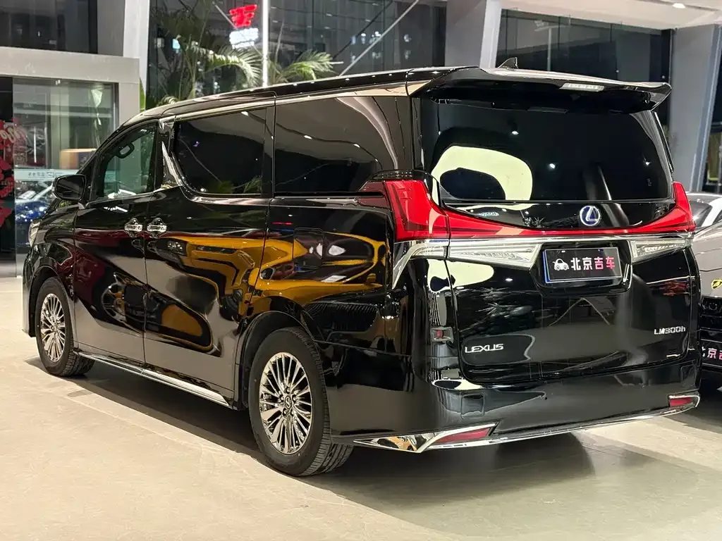 Toyota Vellfire — фото 4