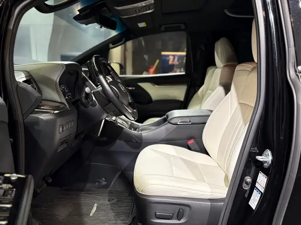 Toyota Vellfire — фото 7
