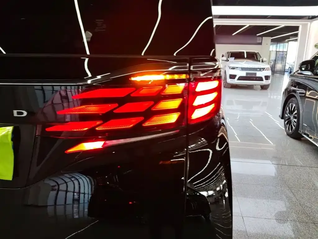 Toyota Alphard 2023 из CN, фото 8