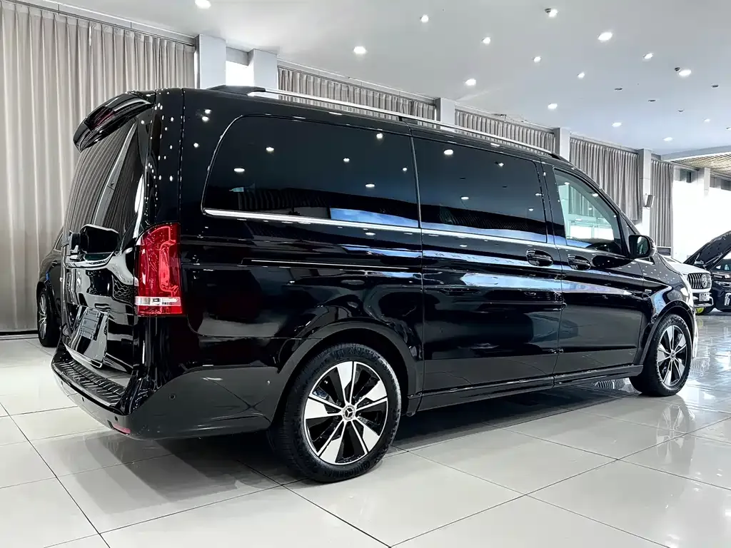 Mercedes-Benz V-Class 2023 из CN, фото 4
