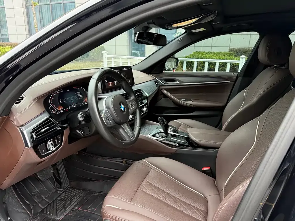 BMW 5 Series 2023 из CN, фото 4
