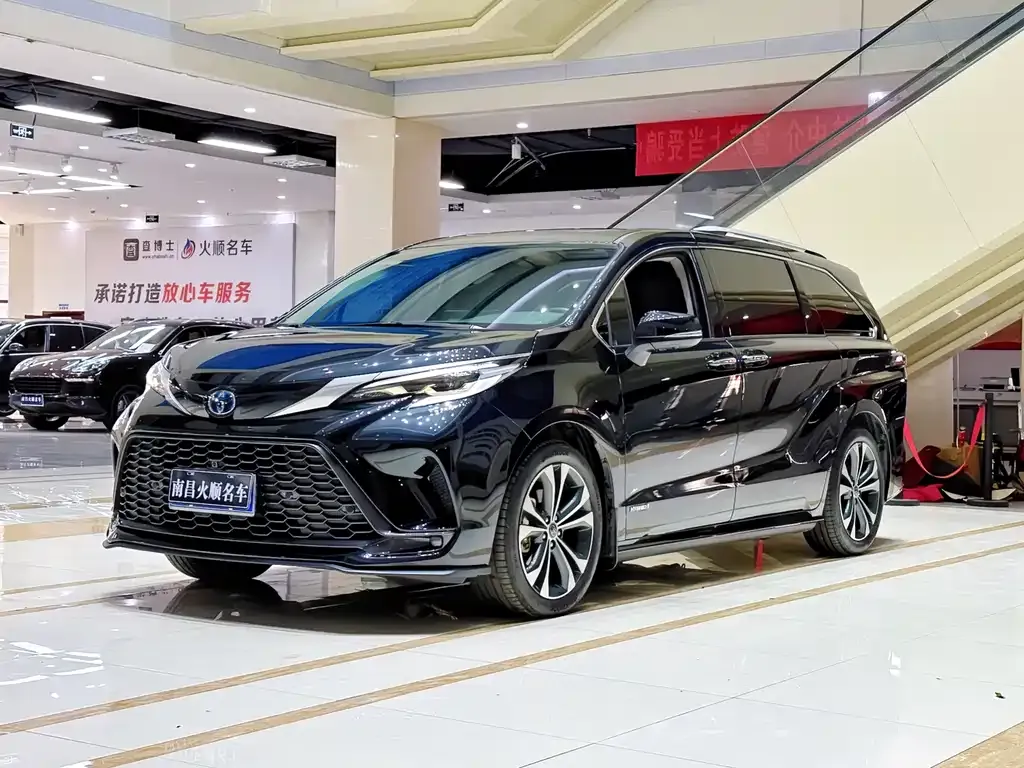 Toyota Granvia 2023 из CN, фото 1