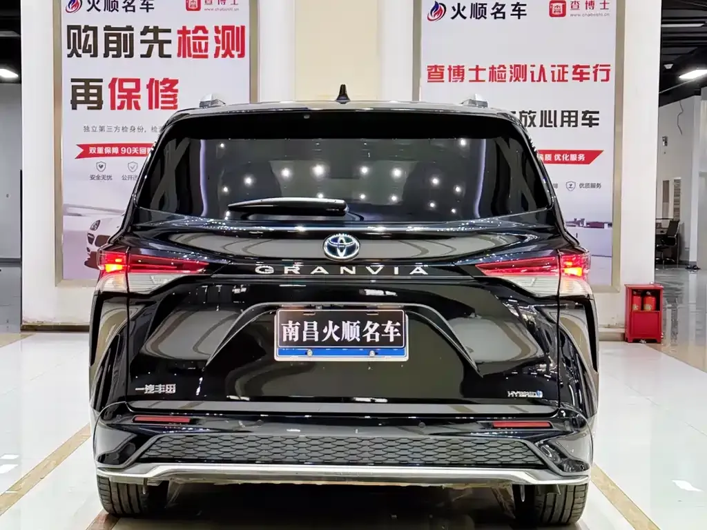 Toyota Granvia 2023 из CN, фото 6