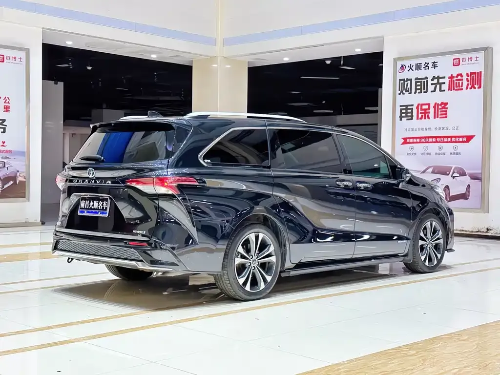 Toyota Granvia 2023 из CN, фото 7