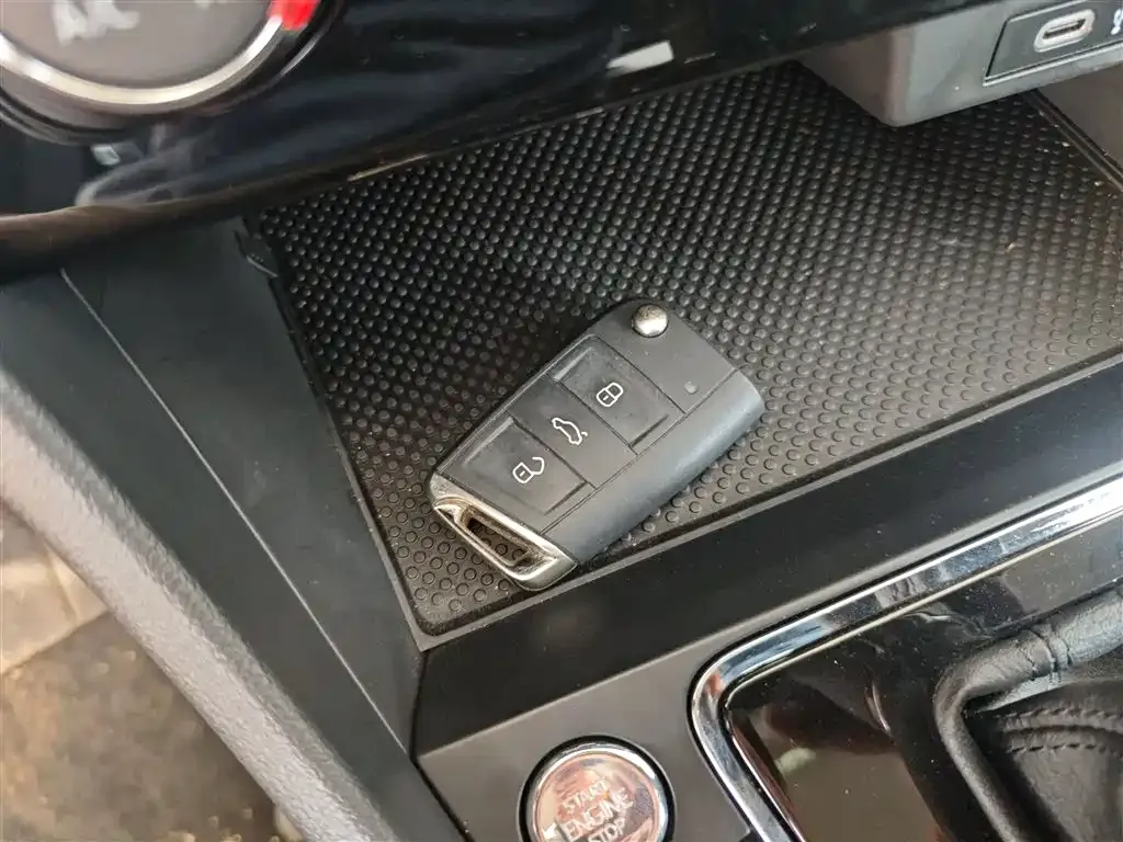 Volkswagen Bora 2024 из CN, фото 9