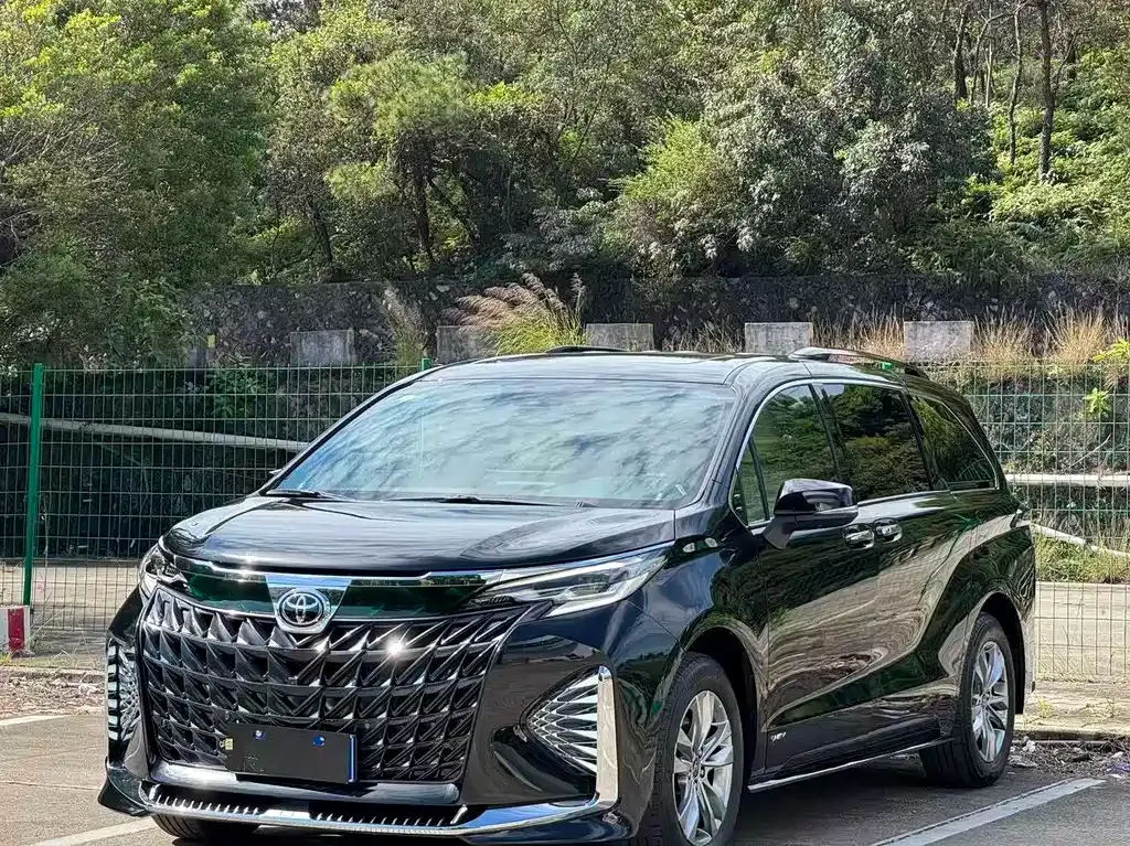 Toyota Sienna 2025 из CN, фото 1