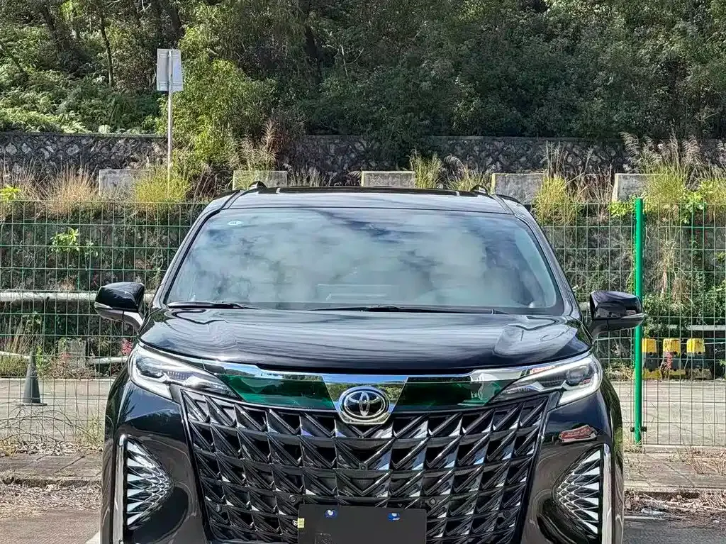 Toyota Sienna 2025 из CN, фото 2