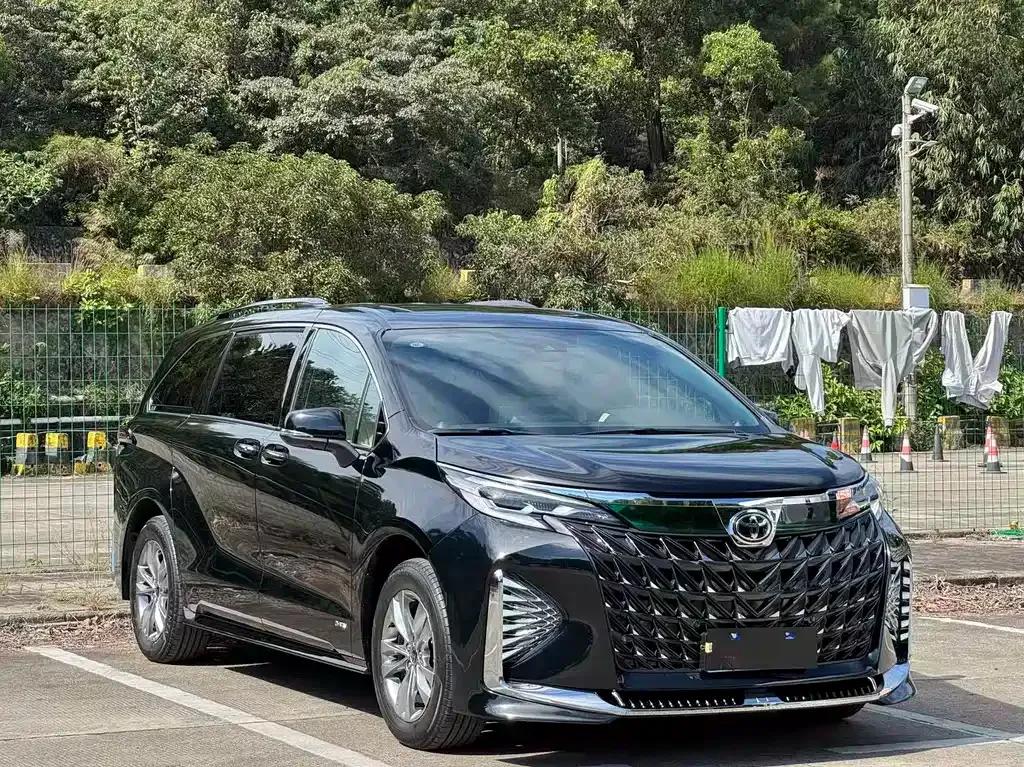 Toyota Sienna 2025 из CN, фото 3