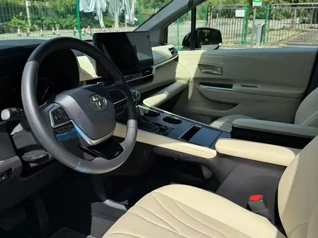 Toyota Sienna 2025 из CN, фото 4